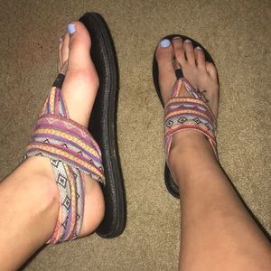 Size 9 SANUK yoga slingback sandals